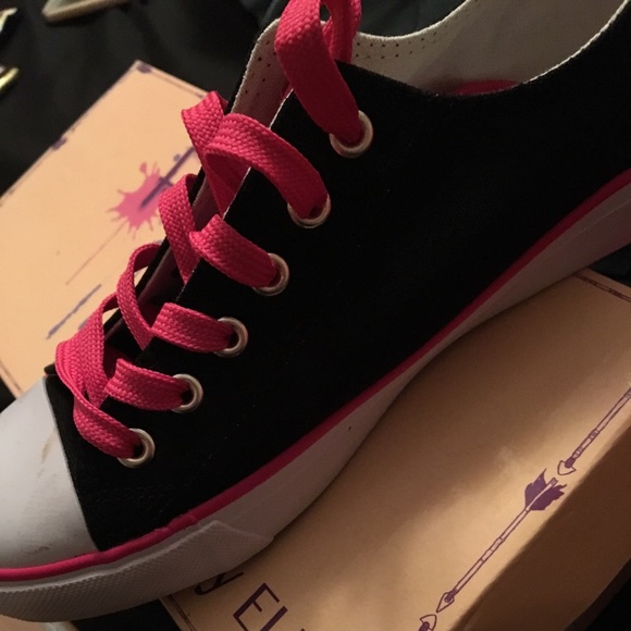 Shoes - Picture 2 of 3